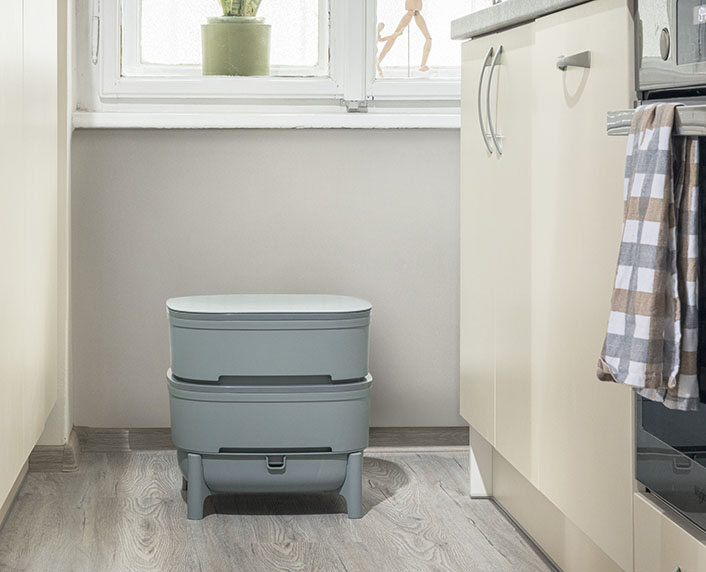 Vermicompostador compacto para compostar dentro de casa 